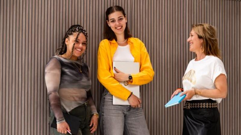 Drie vrolijke dames