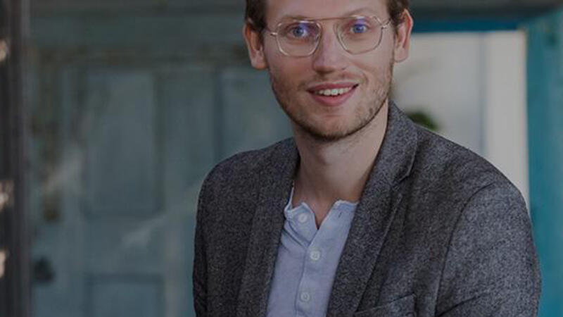 Een jongvolwassen man