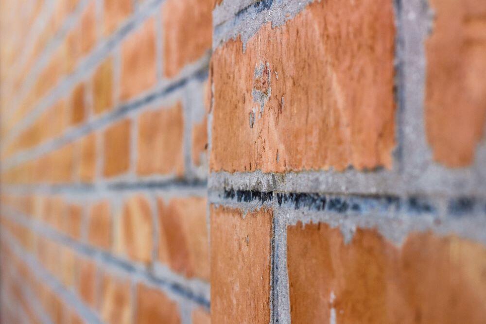 Een muur met casco lijmwerk