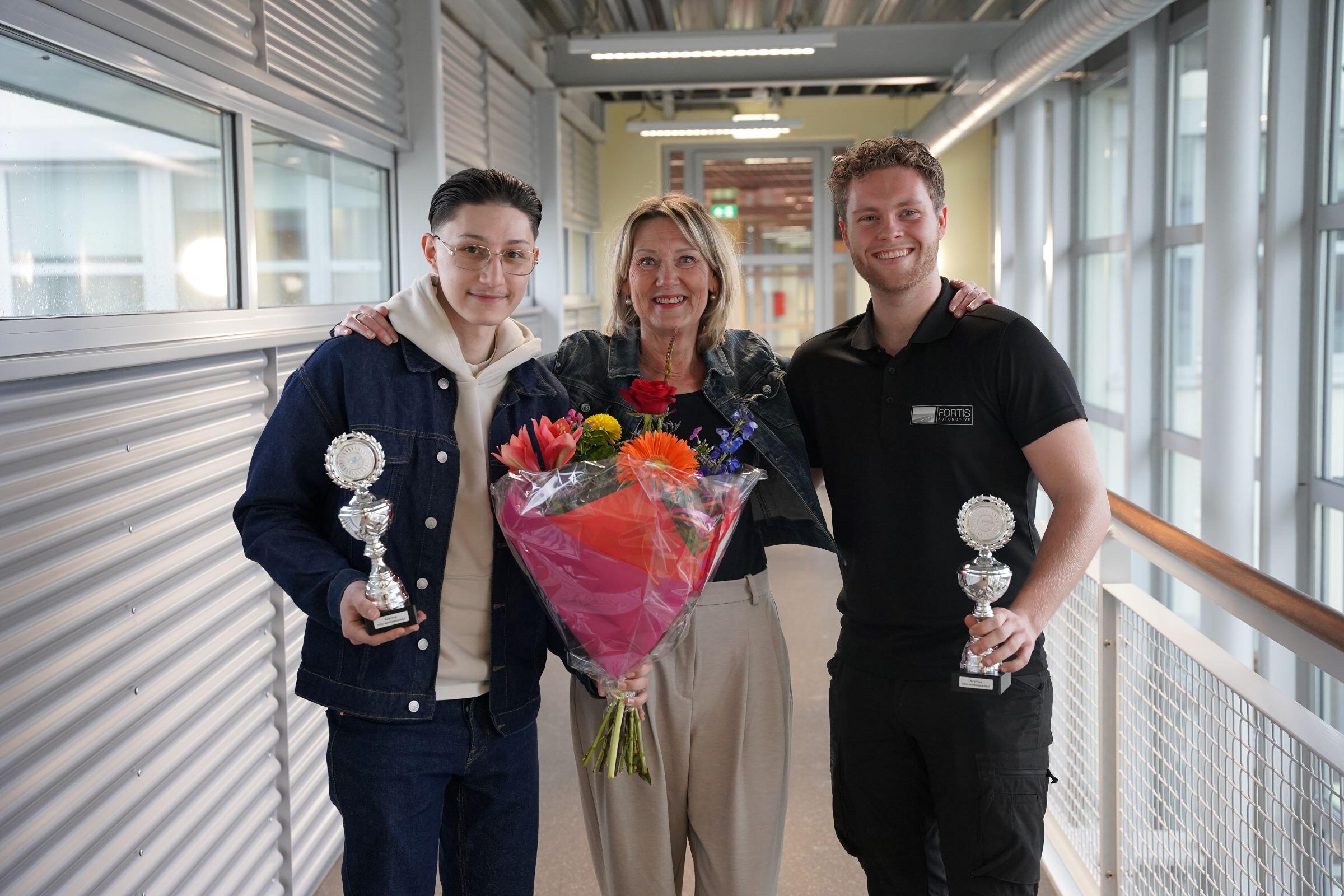 Aventus Mbo-ambassadeur Khoubayb Nasab met Ellen Marks en Niels