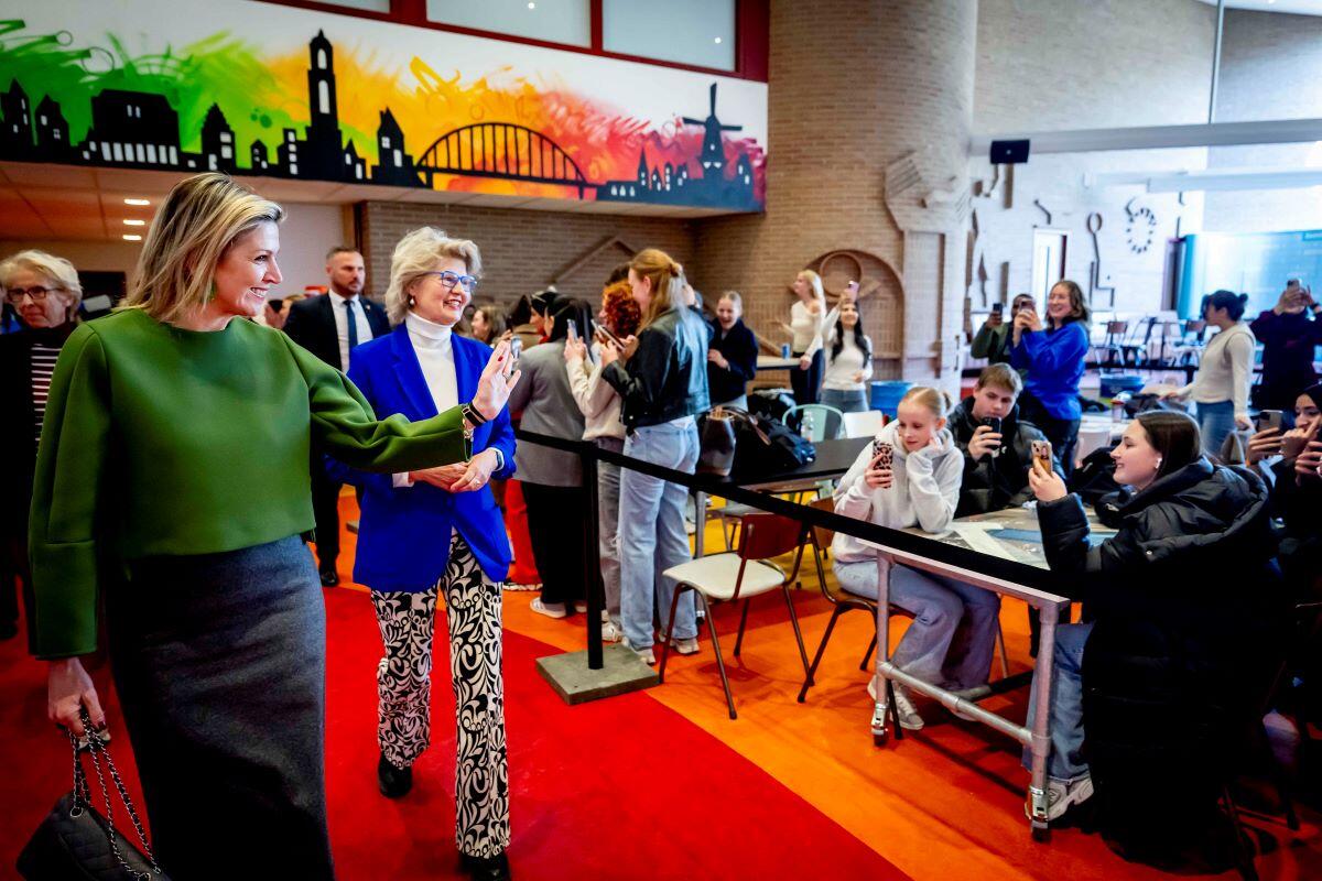 Koningin Máxima bezoekt Aventus-locatie Middelweg in Deventer