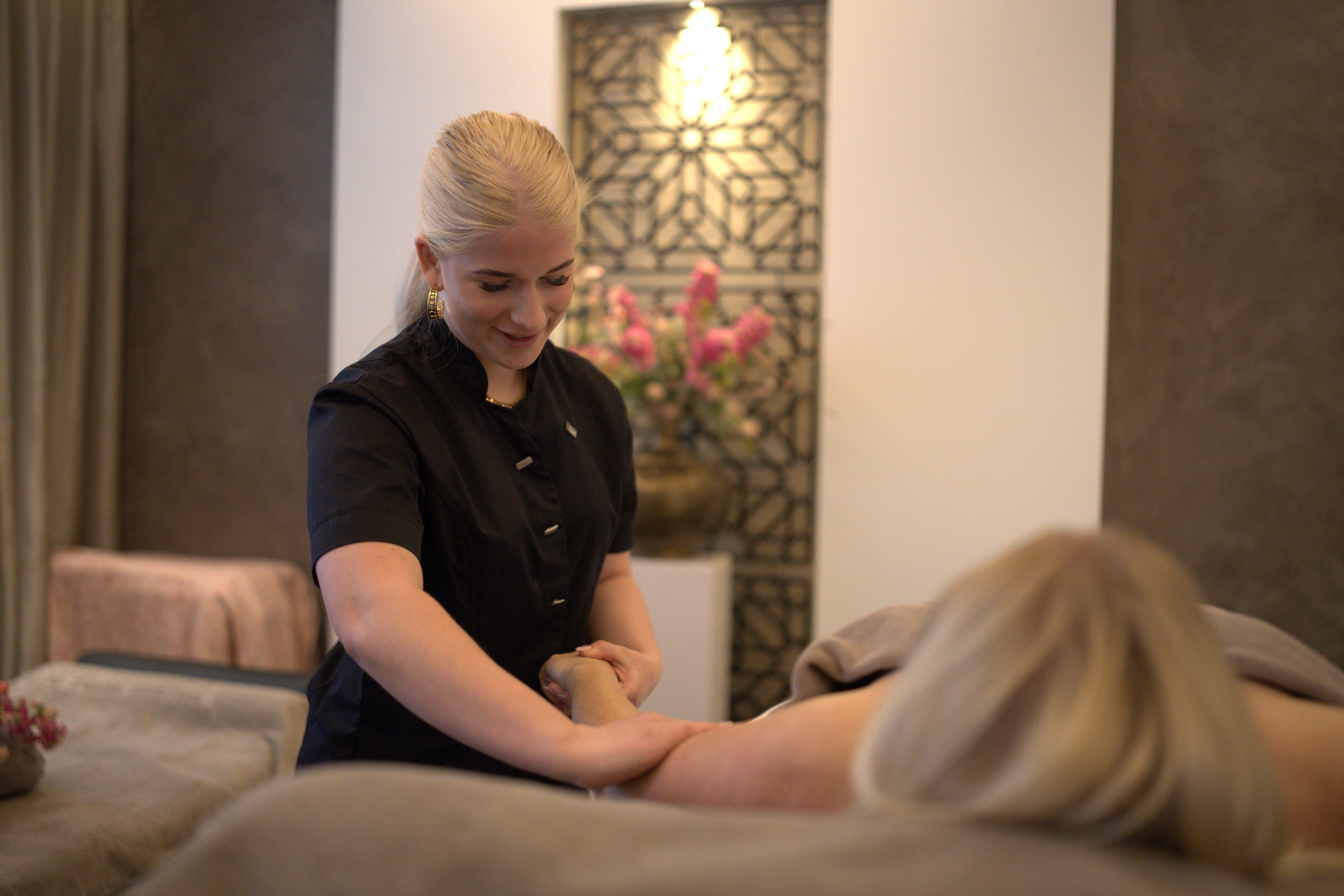 Student bezig met massage