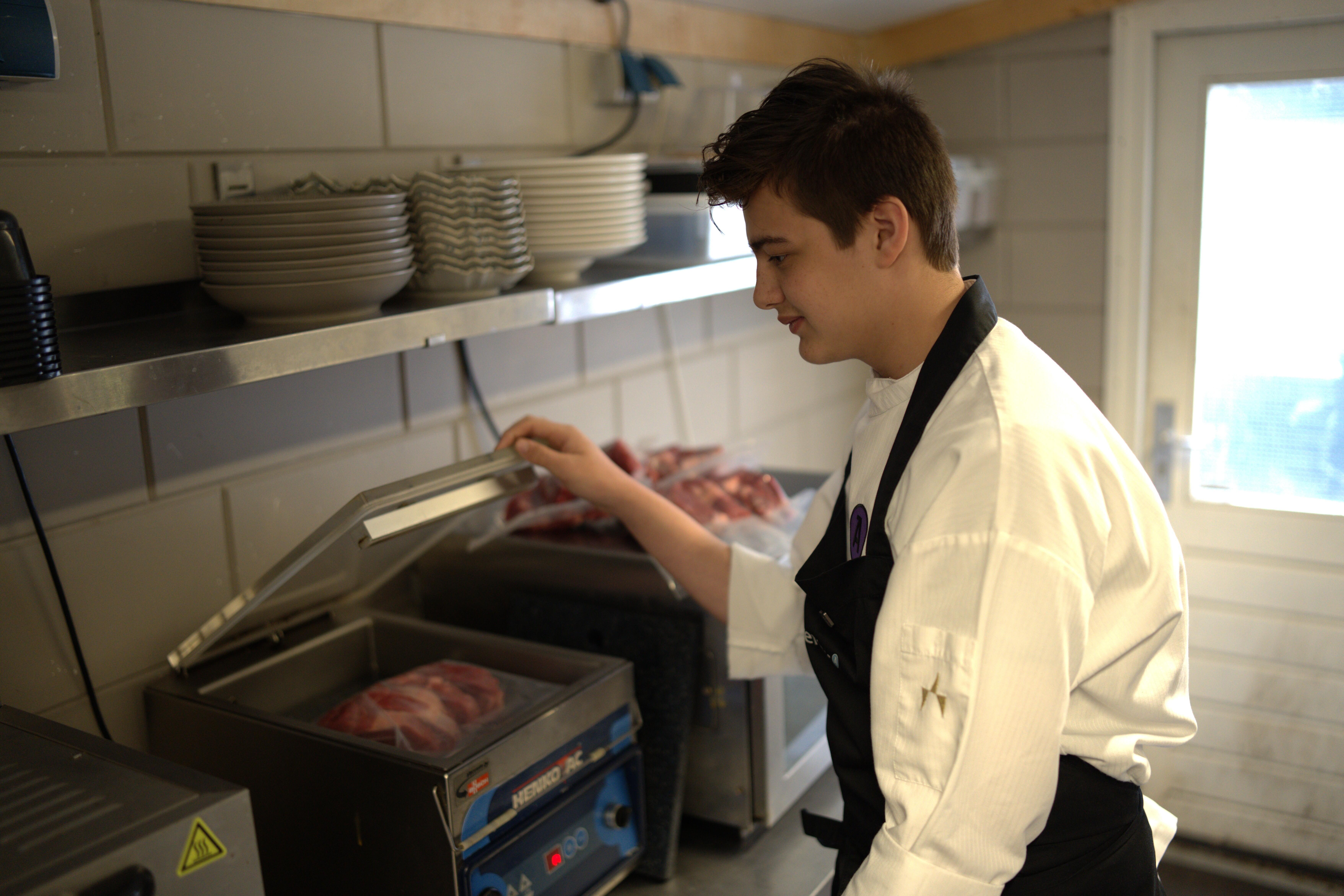 Student in de keuken