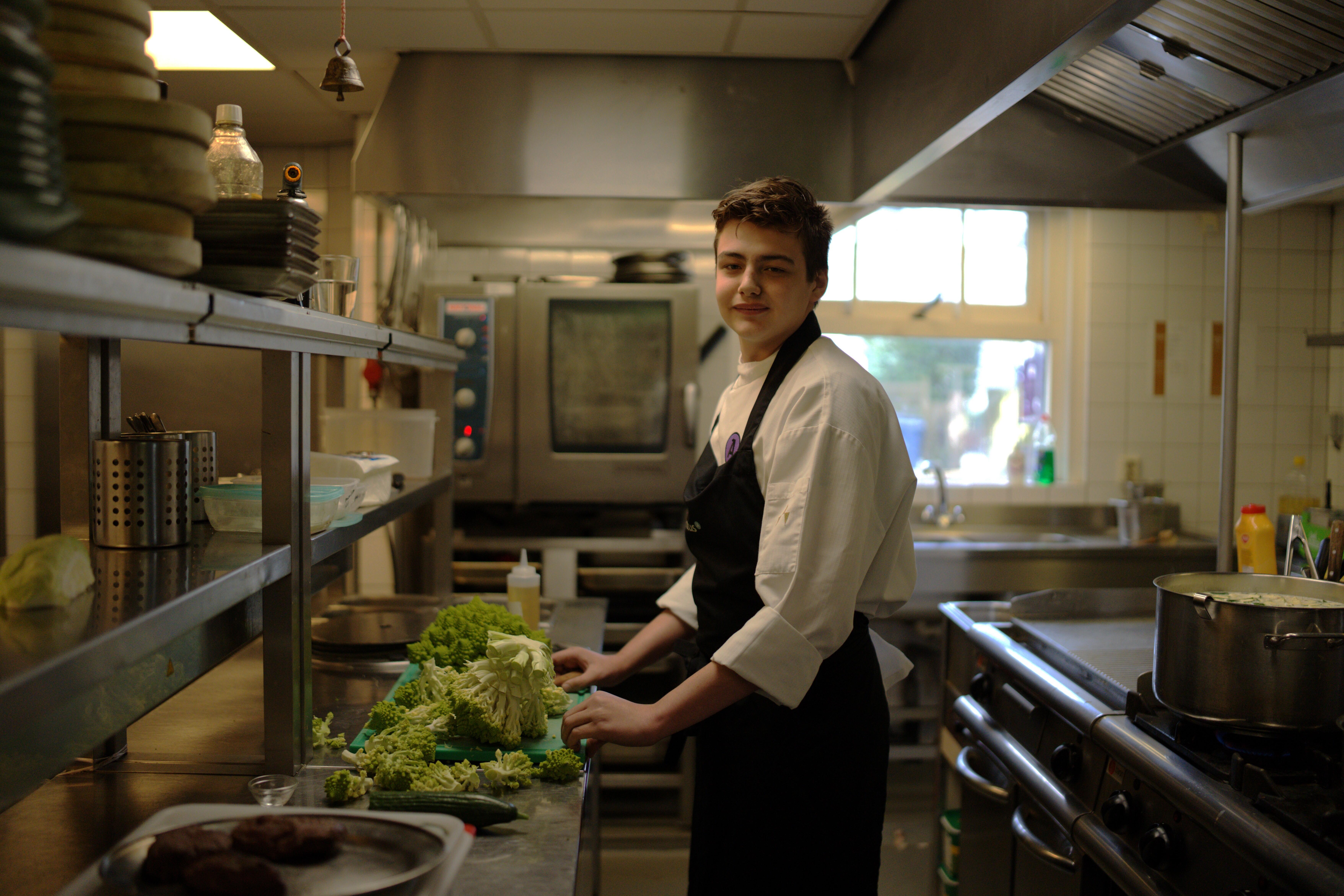 Student in de keuken