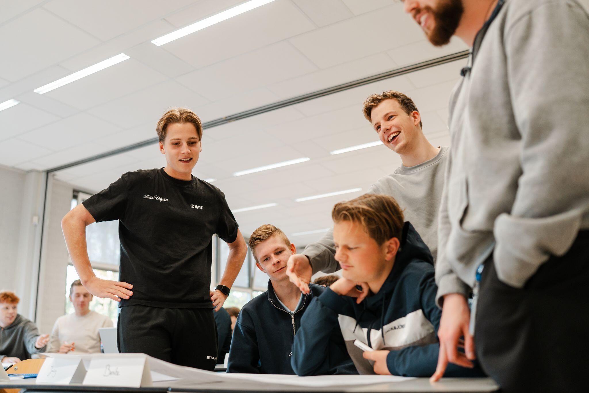 Studenten denken na over drones in 2040 voor de gevangenis (PI) 