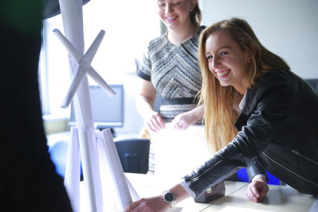 Samenwerken toren bouwen bij Zorg en Welzijn