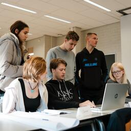 Studenten denken na over drones in 2040 voor de gevangenis (PI) 